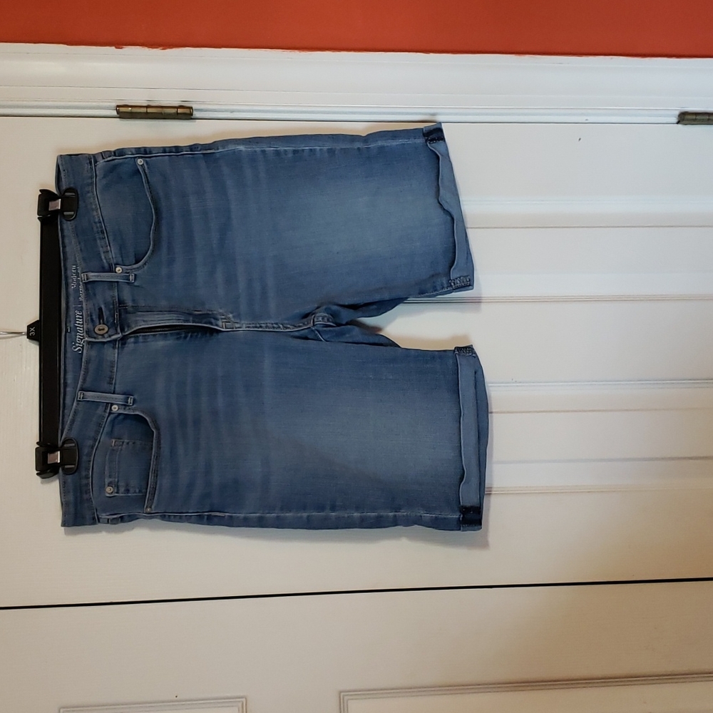Levis Signature Modern Bermuda Shorts